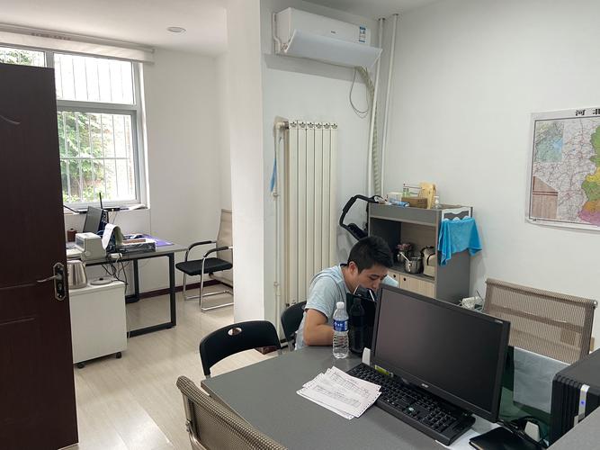 王世军,公司经营范围包括:计算机软硬件及外围辅助设备的